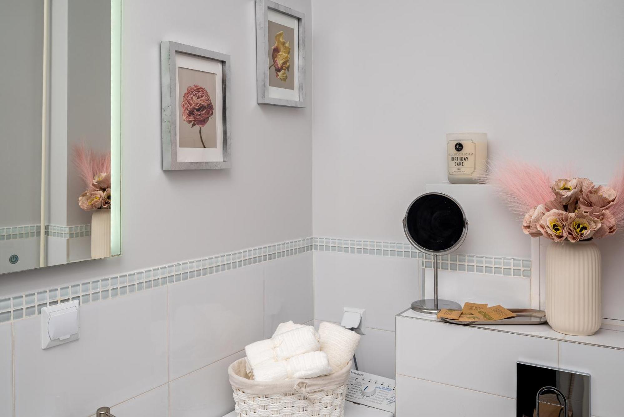 Apartment Pink Elephant 2x1br In Historic Tenement House 1 Km From Warschau