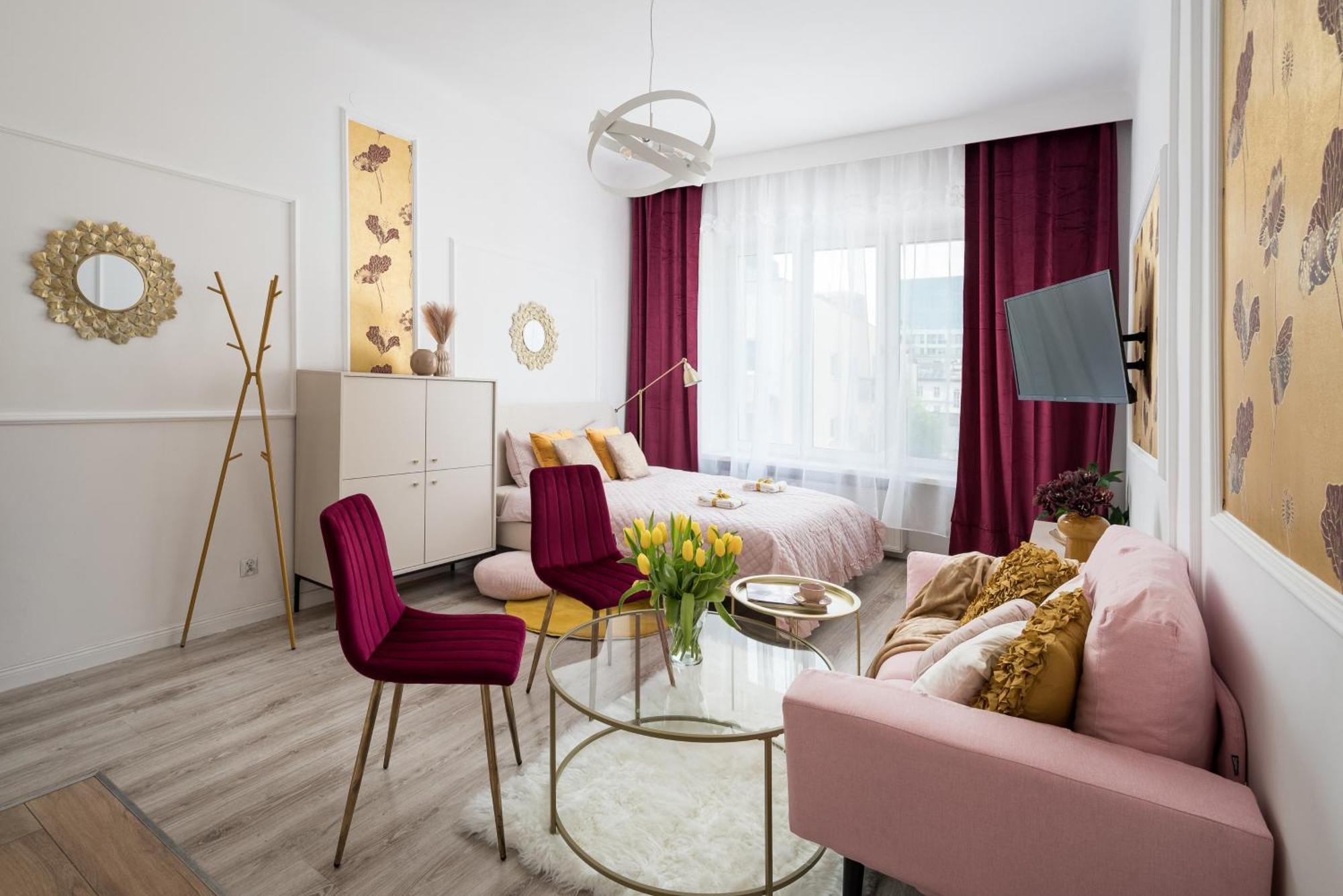 Lägenhet Pink Elephant 2x1br In Historic Tenement House 1 Km From