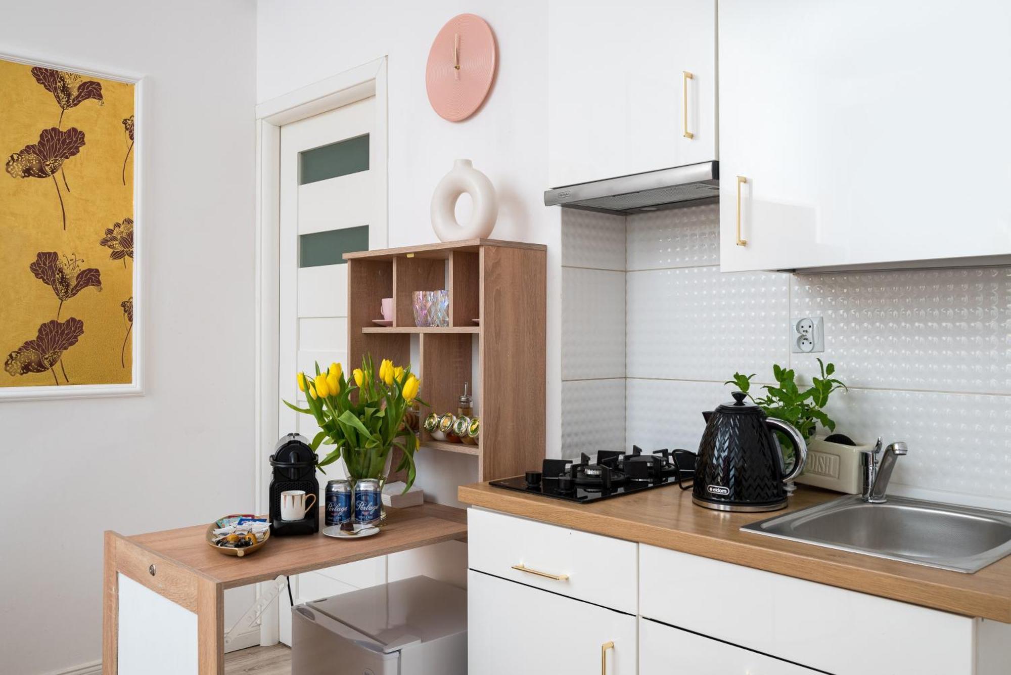 Apartment Pink Elephant 2x1br In Historic Tenement House 1 Km From Warschau