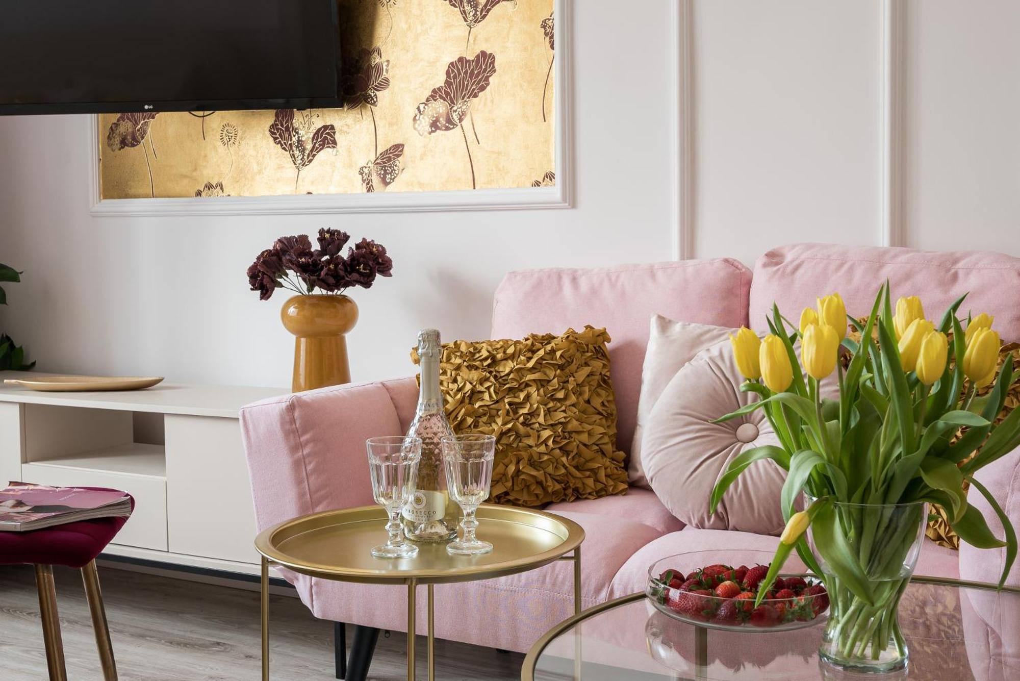 Pink Elephant 2x1br In Historic Tenement House 1 Km From Apartment Warschau