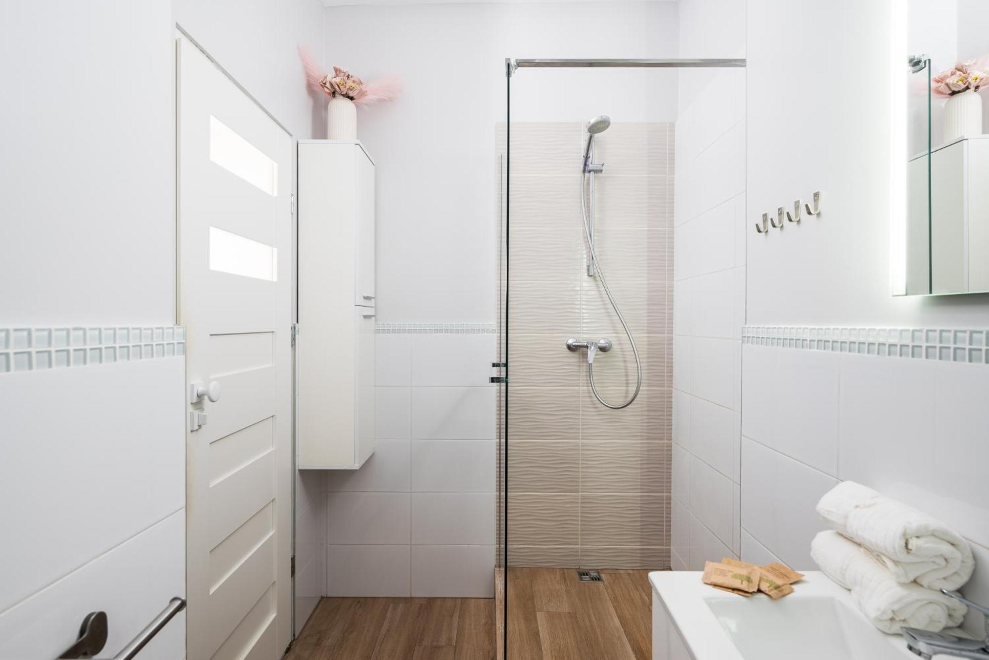 Apartment Pink Elephant 2x1br In Historic Tenement House 1 Km From Warschau